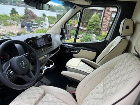 Used 2021 Mercedes-Benz Sprinter 3500 image 10