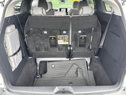 Used 2025 Toyota Sienna LE AWD/4WD image 8