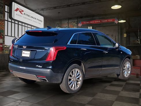 Used 2017 Cadillac XT5 Platinum w/ Driver Assist Package AWD/4WD image 6