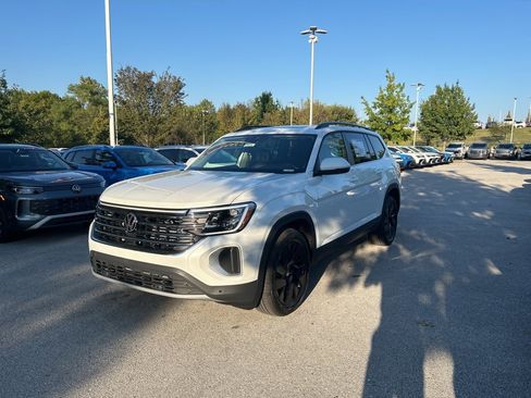 New 2026 Volkswagen Atlas SE image 3