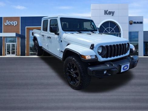 Used 2025 Jeep Gladiator Sport AWD/4WD image 7