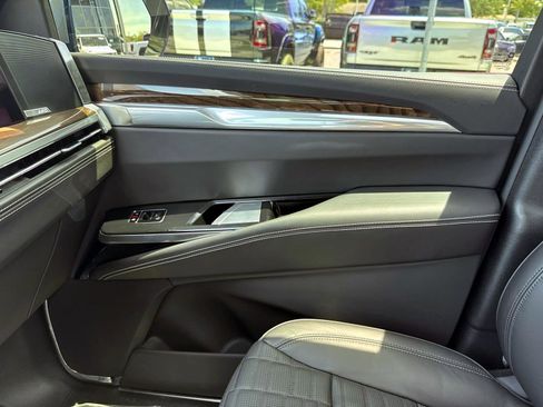 Used 2026 Cadillac Escalade Platinum Sport w/ LPO, ONYX Package AWD/4WD image 27