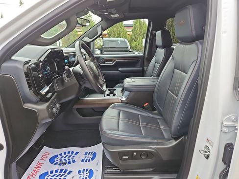 Used 2024 Chevrolet Silverado 2500 High Country w/ Technology Package AWD/4WD image 9