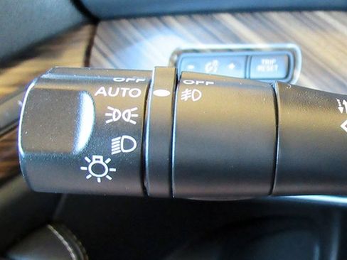 Used 2016 Nissan Maxima Platinum w/ Interior Lighting Package image 30