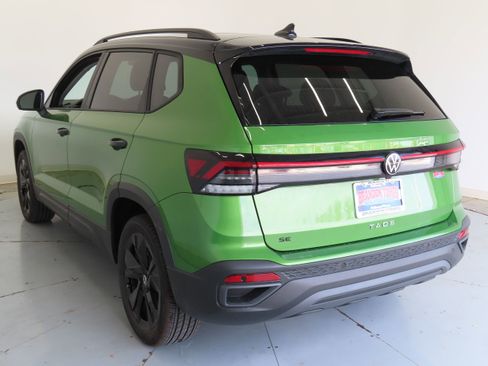 New 2026 Volkswagen Taos SE FWD image 7