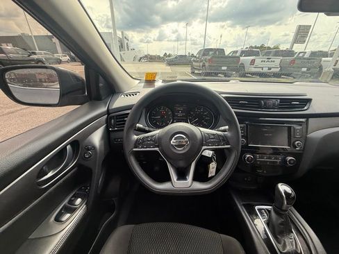 Used 2021 Nissan Rogue Sport S image 27