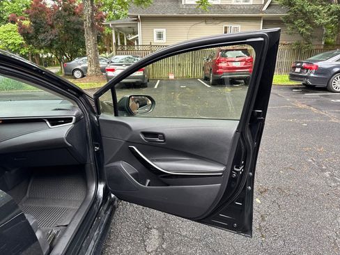 Used 2022 Toyota Corolla LE w/ Premium Interior Package FWD image 12