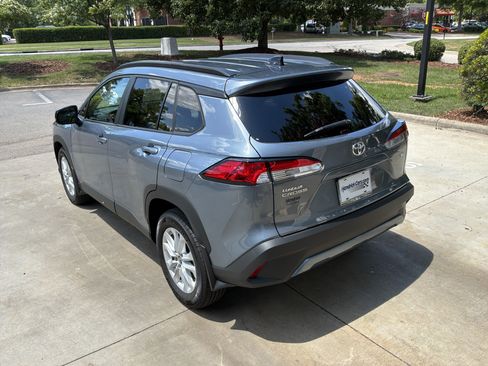Used 2025 Toyota Corolla Cross LE FWD image 8