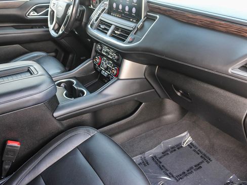 Used 2021 Chevrolet Suburban LT image 17