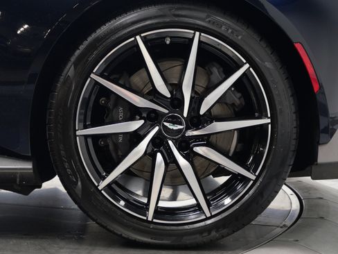 Used 2020 Aston Martin V8 Vantage Coupe image 11