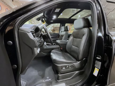 Used 2021 GMC Yukon Denali w/ Denali Ultimate Package image 10