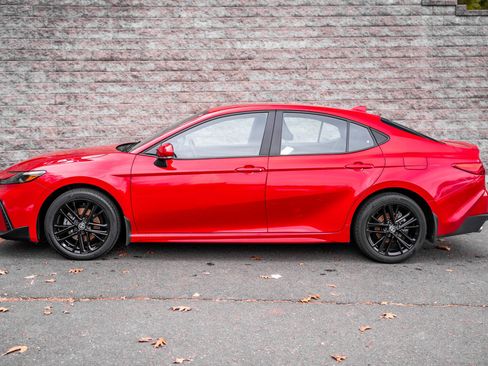 Certified 2025 Toyota Camry SE w/ Convenience Package image 10