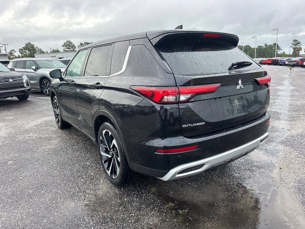 Used 2024 Mitsubishi Outlander SE AWD/4WD image 5