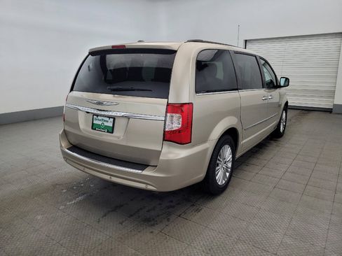 Used 2015 Chrysler Town & Country Touring-L w/ Driver Convenience Group image 9