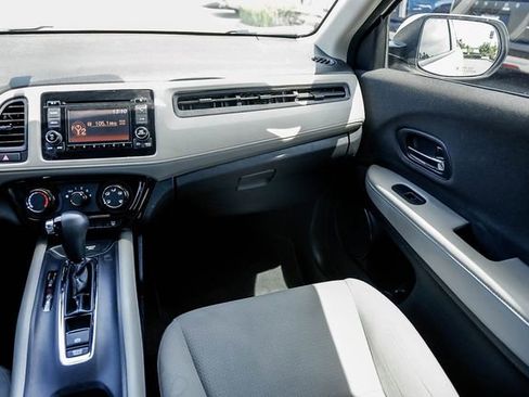 Used 2021 Honda HR-V LX image 18