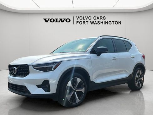 Certified 2026 Volvo XC40 B5 Plus AWD/4WD image 1