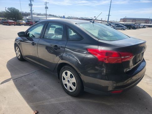 Used 2018 Ford Focus S image 3