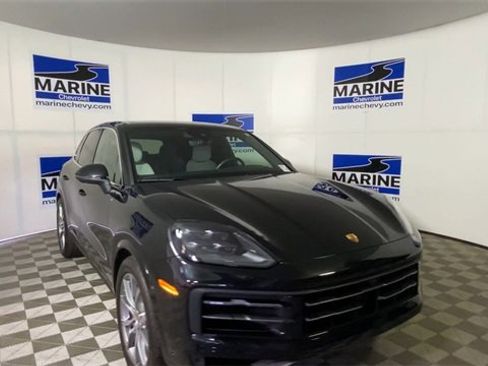 Used 2024 Porsche Cayenne S image 4