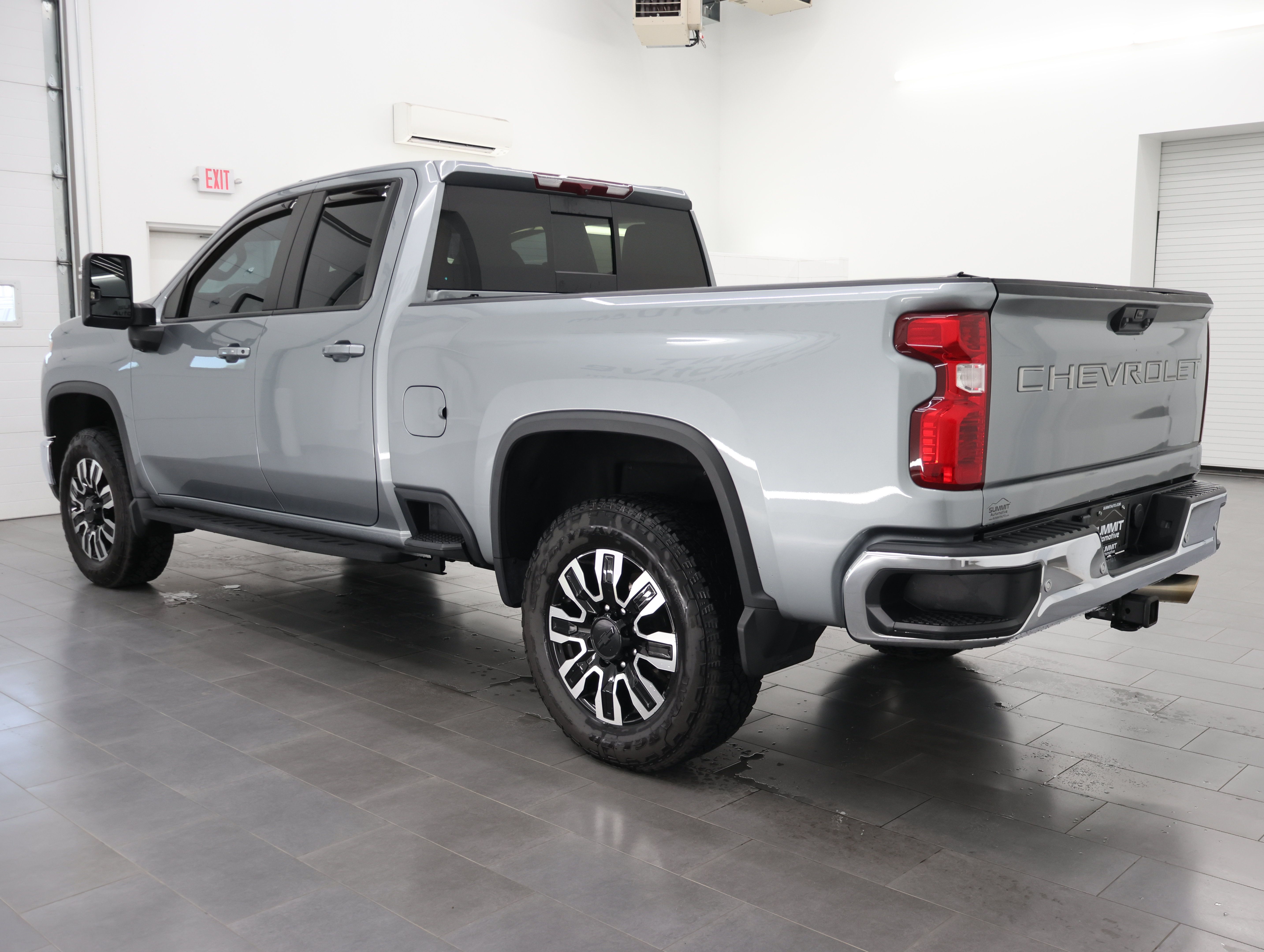 Used 2024 Chevrolet Silverado 2500 LT AWD/4WD image 6