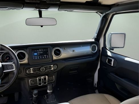 Used 2018 Jeep Wrangler Unlimited Sahara w/ Cold Weather Group image 10