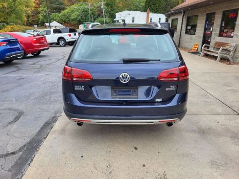 Used 2017 Volkswagen Golf Alltrack SE image 7