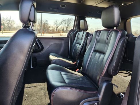 Used 2017 Dodge Grand Caravan GT image 28