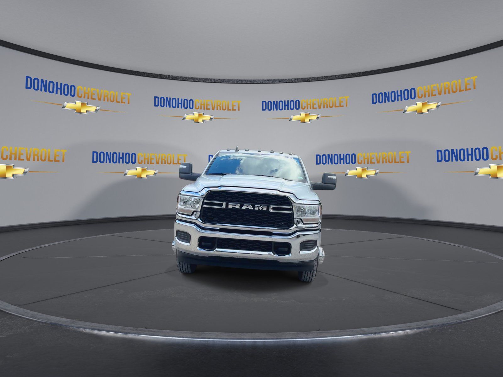 Used 2024 RAM 3500 Tradesman w/ Chrome Appearance Group AWD/4WD image 6