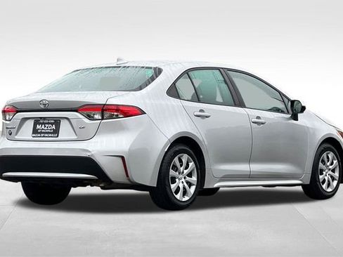 Used 2021 Toyota Corolla LE image 4