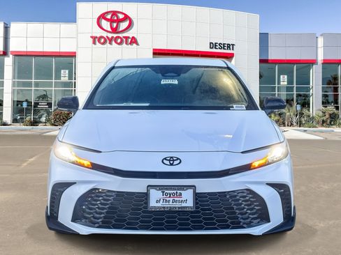 New 2026 Toyota Camry Hybrid FWD image 2