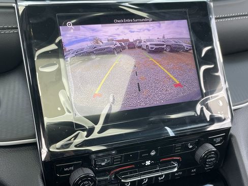 New 2025 Jeep Grand Cherokee Altitude image 17