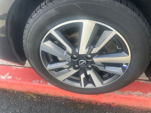 Used 2023 Nissan Versa SV image 21