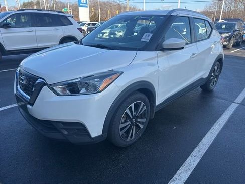 Used 2020 Nissan Kicks SV image 2