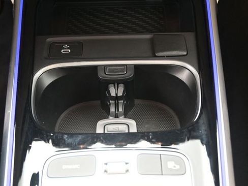 Certified 2025 Mercedes-Benz GLB 250 image 4