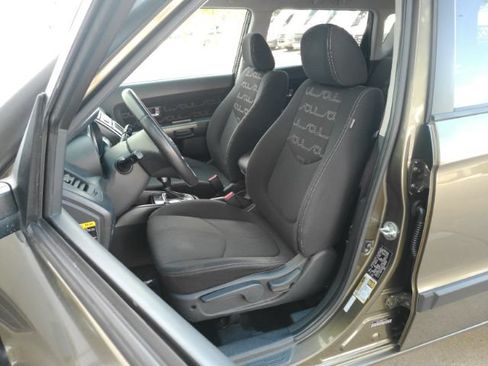 Used 2012 Kia Soul + w/ Audio Pkg FWD image 13
