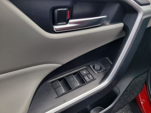 Used 2025 Toyota RAV4 XLE FWD image 18