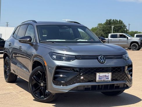 New 2026 Volkswagen Tiguan SE R-Line FWD image 2