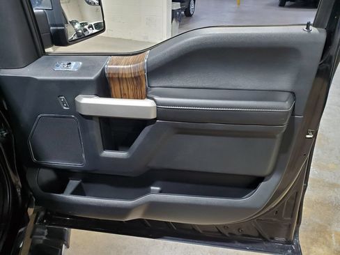 Used 2019 Ford F150 Lariat RWD image 16