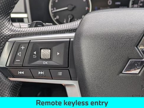 Used 2024 Mitsubishi Outlander SE FWD image 19