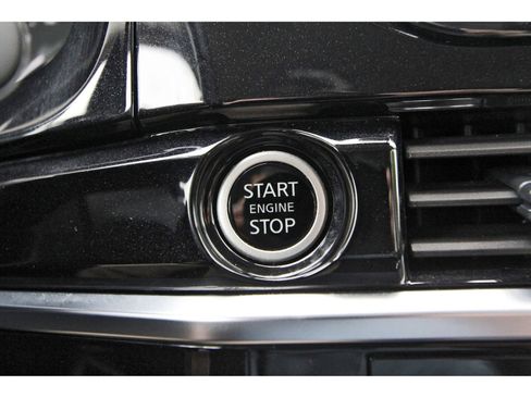 Used 2024 Nissan Pathfinder SL FWD image 19