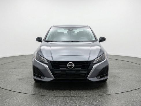Used 2025 Nissan Altima 2.5 SV image 2