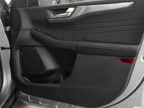 Used 2022 Ford Escape Titanium image 9