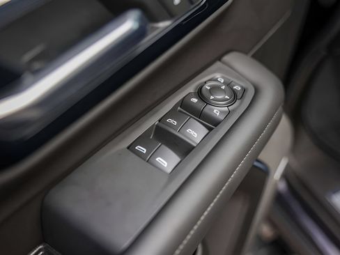 Used 2025 Chevrolet Tahoe Z71 w/ Comfort Package AWD/4WD image 24
