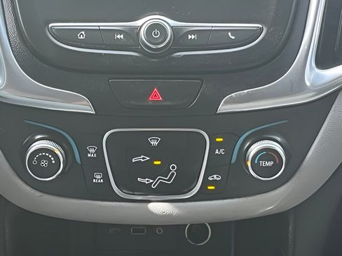 Used 2020 Chevrolet Equinox LS w/ LS Convenience Package AWD/4WD image 26