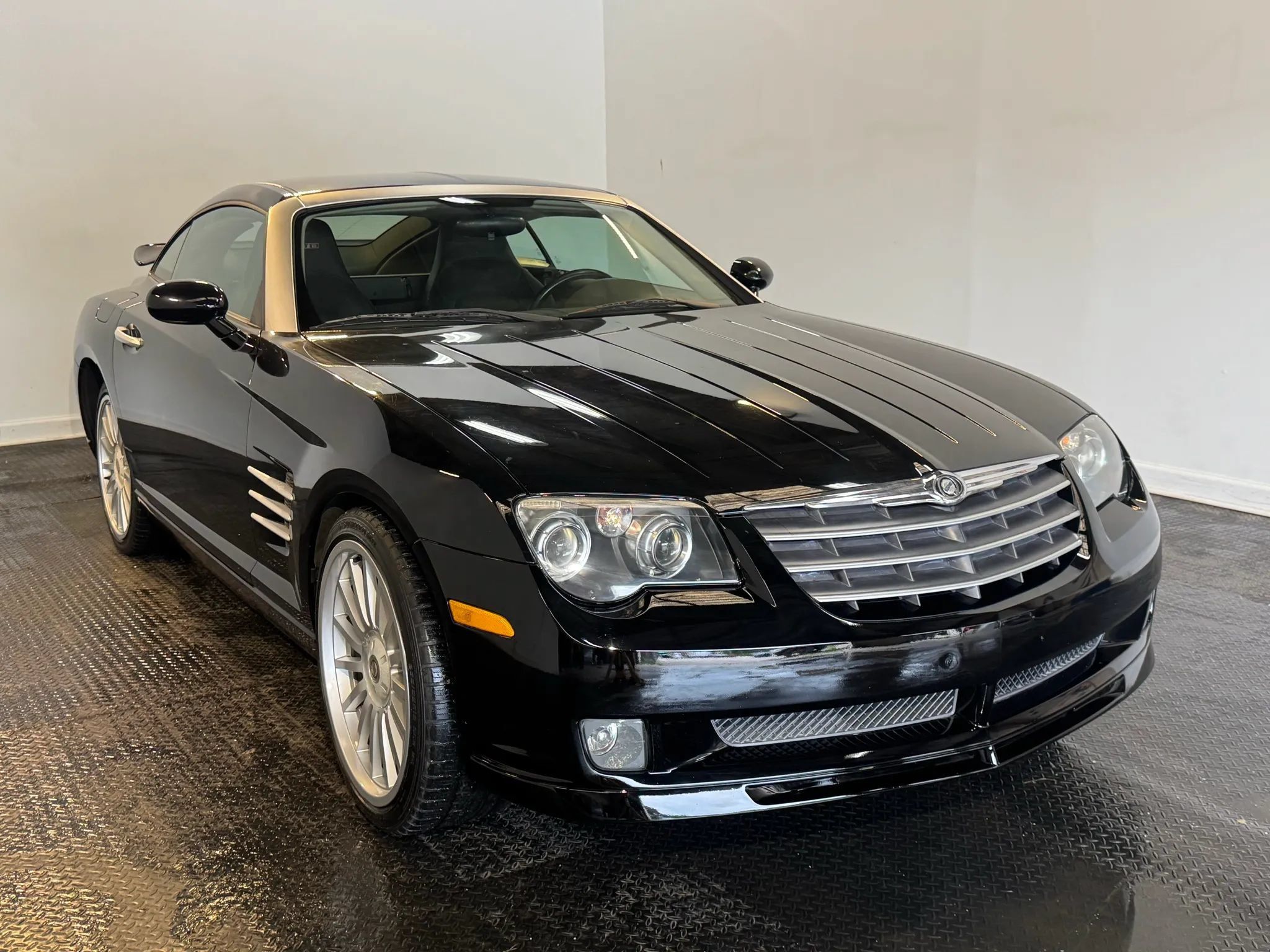 Used 2005 Chrysler Crossfire SRT-6 RWD image 3