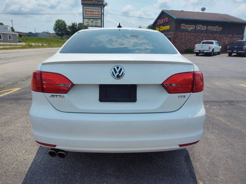 Used 2011 Volkswagen Jetta TDI FWD image 4