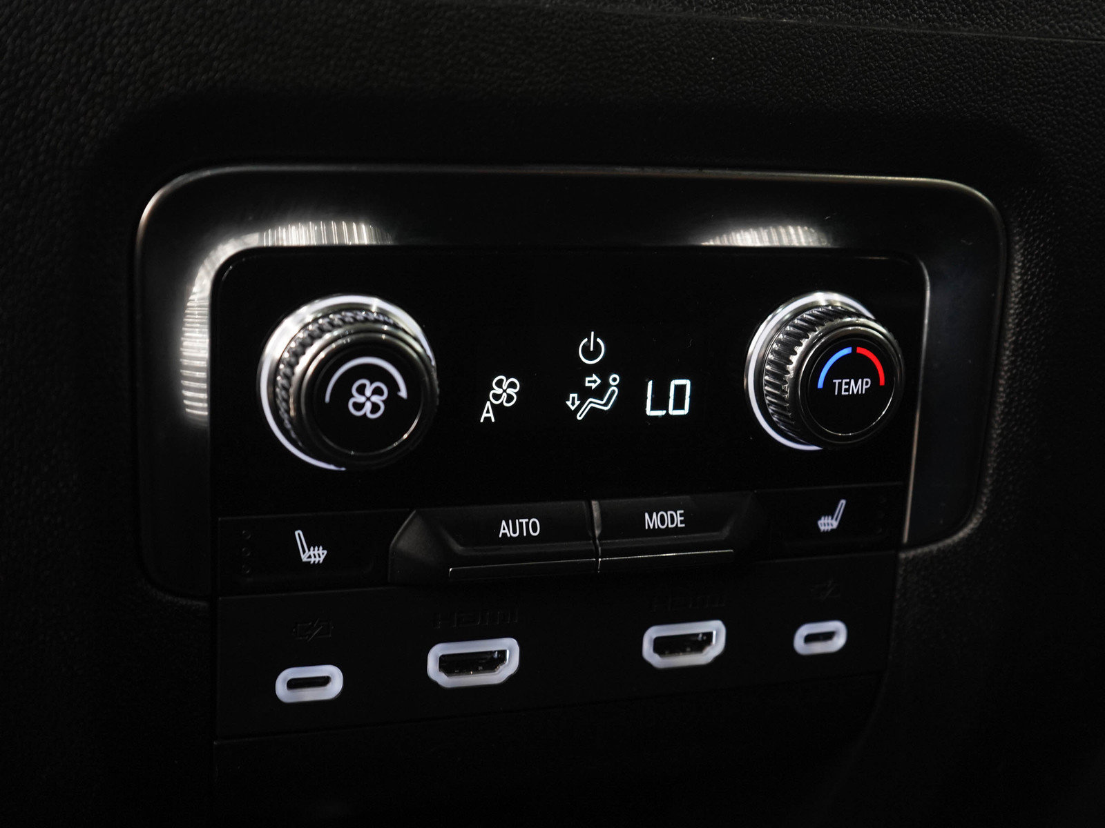 Used 2024 GMC Yukon Denali Ultimate AWD/4WD image 17