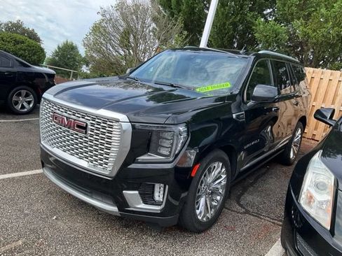 Used 2022 GMC Yukon Denali w/ Denali Ultimate Package AWD/4WD image 3