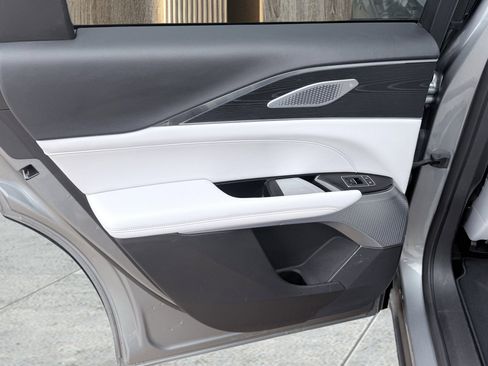 Used 2024 Cadillac Lyriq Luxury image 30