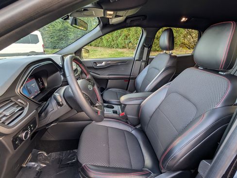 Used 2024 Ford Escape ST-Line w/ Tech Pack #1 image 10