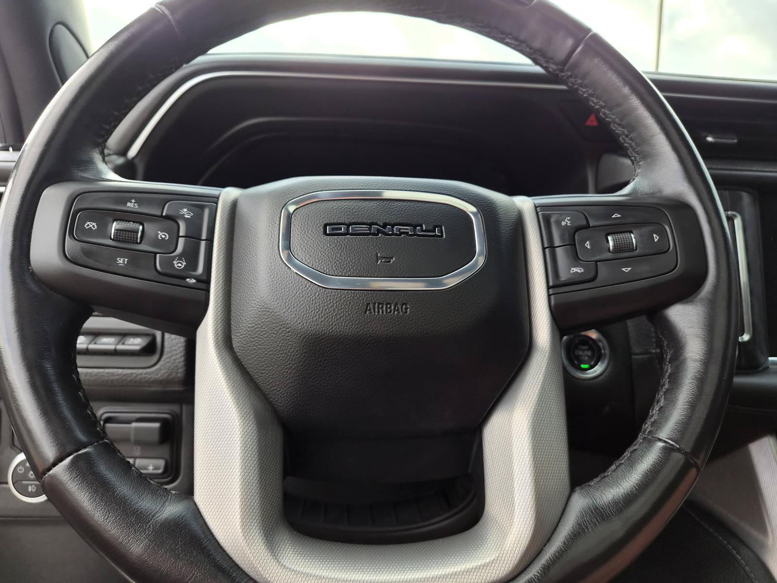 Used 2023 GMC Yukon Denali w/ Advanced Technology Package AWD/4WD image 33